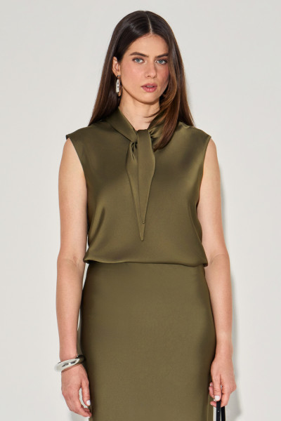 Blusa Cetim Suelia Verde Militar