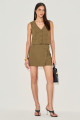 Shorts Alfaiataria Akemi Verde Musgo 
